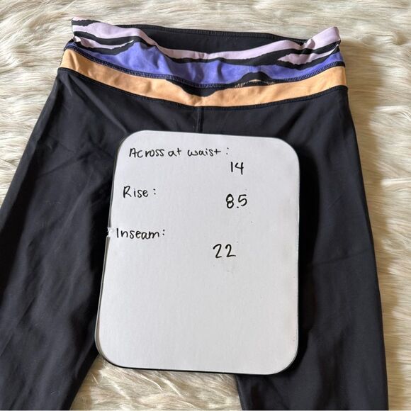 Lululemon Run: Inspire Crop II in Black/Bleacher Stripe Black Iris Flower - Picture 7 of 8